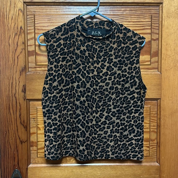 Leopard Print sleeveless mock neck cropped top size XL - Picture 1 of 5
